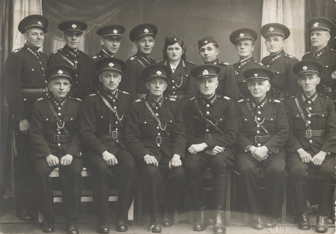 5 foto Slnsk hasisk sbor na fotografii z potku 40 let 20 stolet Josef Sunek 3 zleva sedc