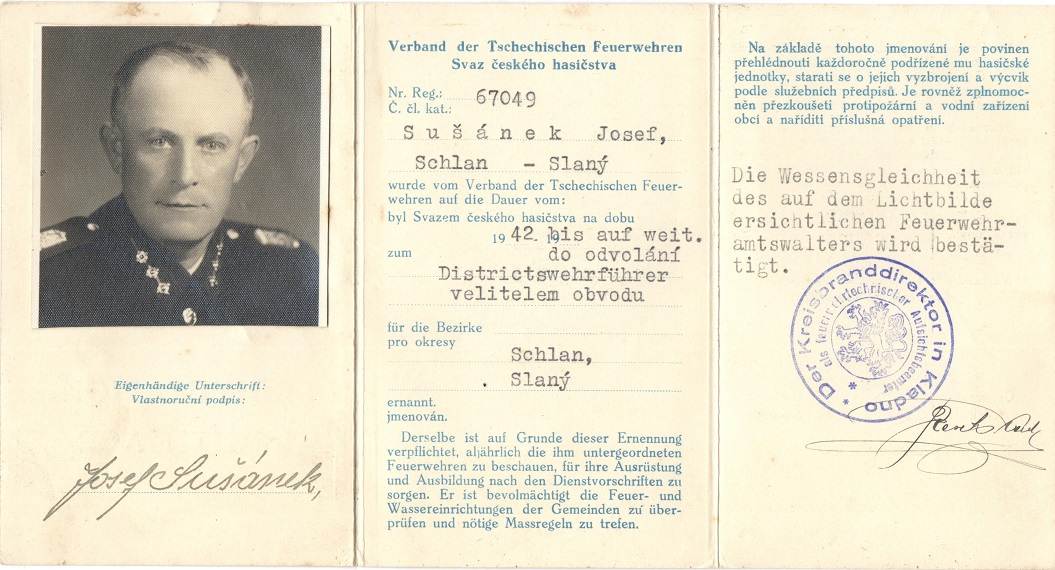 9 foto Protektortn hasisk legitimace velitele Josefa Sunka z roku 1942